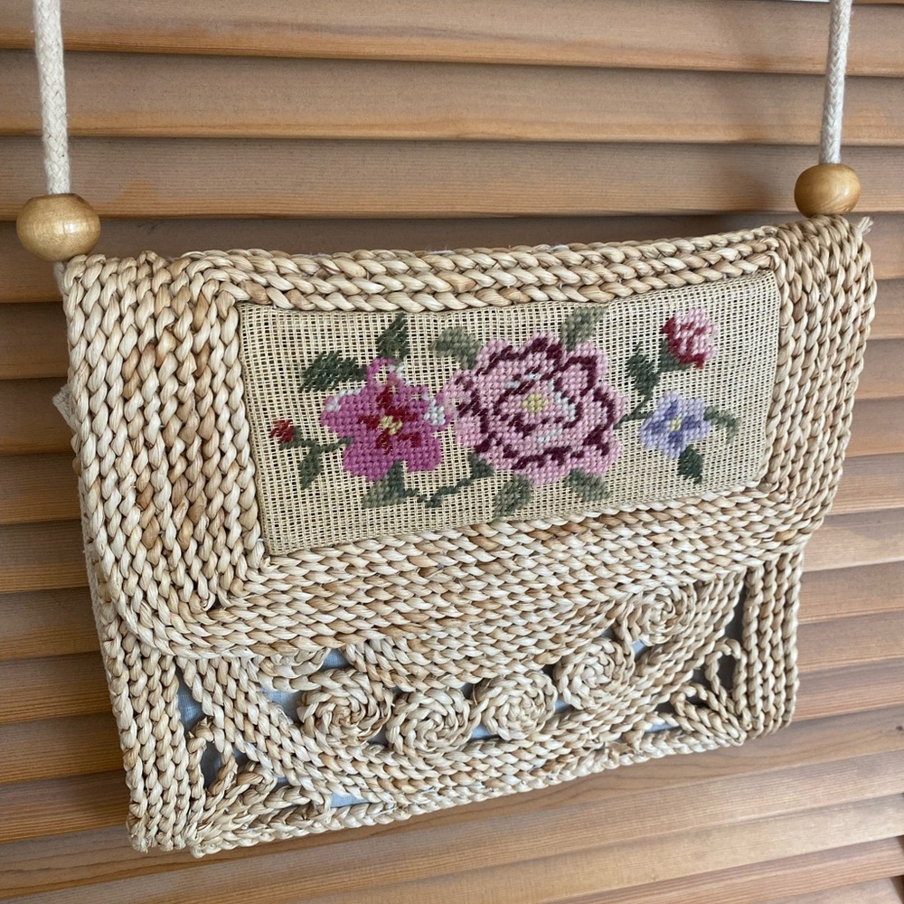 VINTAGE BOHO purse with embroidery *stunning*